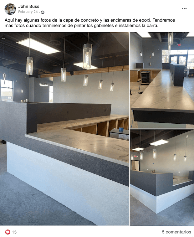 Captura de pantalla de una publicación de Facebook de John Buss, un graduado de la Academia Leggari, donde muestra fotos de un acabado de concreto y encimeras de epoxi que ya terminó. John cuenta que va a compartir más fotos en el grupo de Facebook de la Academia Leggari una vez que terminen de pintar los gabinetes y de instalar la barra.