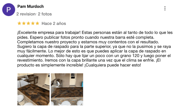 Captura de pantalla de una reseña de Google de Pam Murdoch, una clienta satisfecha de Leggari, elogiando la capacidad de respuesta y el profesionalismo de la empresa. La reseña menciona un proyecto de barra en curso, una recomendación de usar una capa base para mayor durabilidad, y una nota sobre lo fácil que es aplicar el recubrimiento en cualquier momento con solo un poco de lijado. La reseñadora expresa su admiración por el producto y lo accesible que es para cualquiera, sin importar su nivel de habilidad.